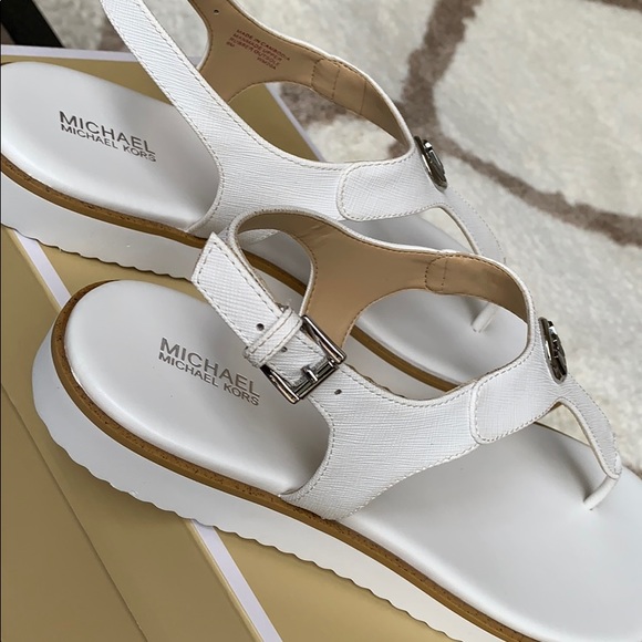 MICHAEL KORS JUDY THONG SAFFIANO PVC OPTIC WHITE - Picture 9 of 16